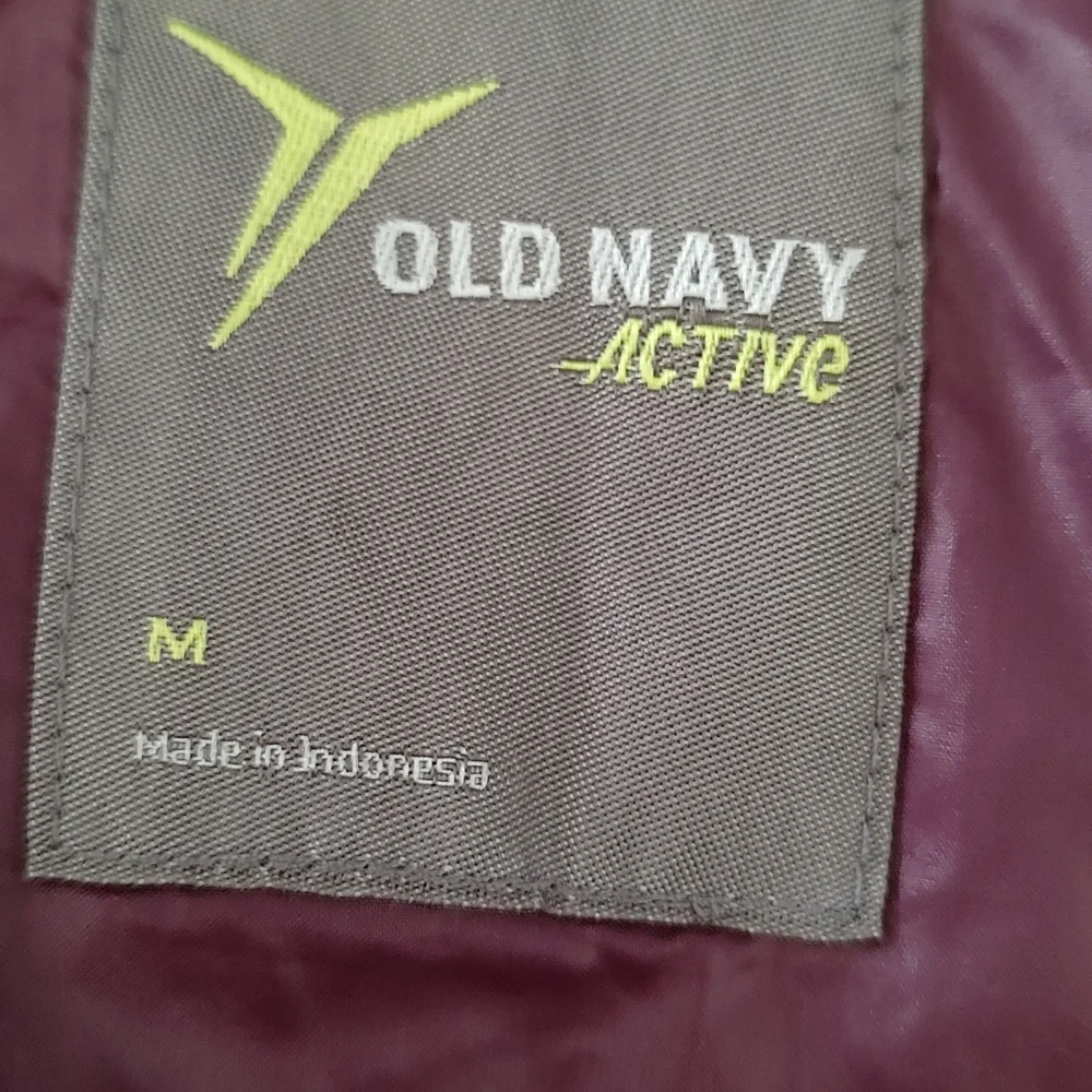 Old Navy size stand customer